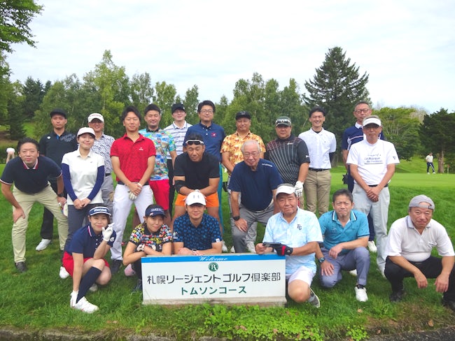 <社内交流も豊富!> 石上車輌には「軽音楽同好会」や「野球同好会」「バスケ同好会」など業務以外にも交流を深める活動が盛んです!写真は「ゴルフ同好会」の様子です♪