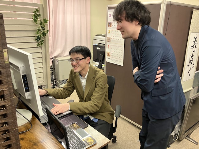 日常の困った・分からないは、メンターの先輩が細やかにサポート。業務だけでなく、働く環境や小さな悩みのケアも行っています。