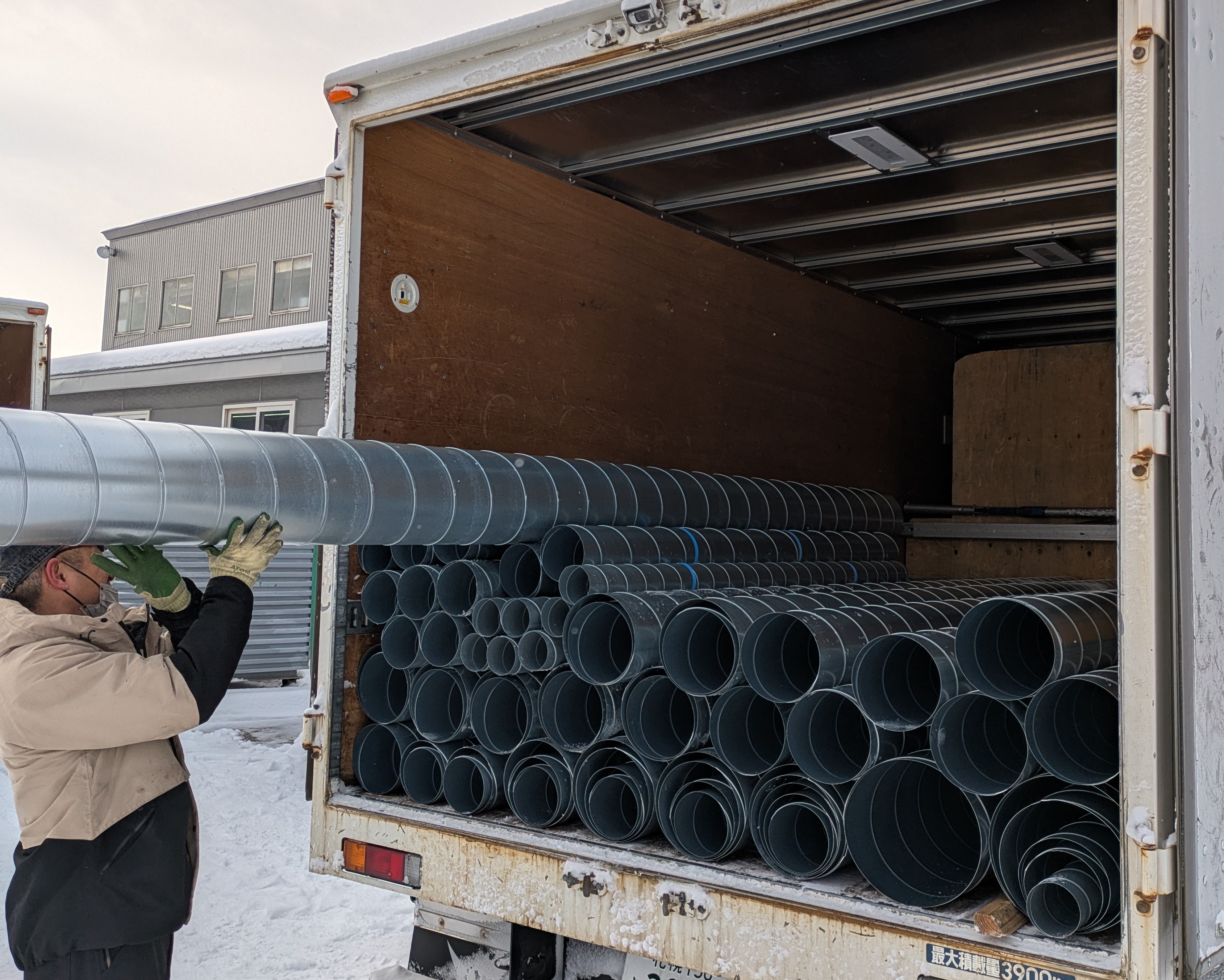 パズルのように効率よく荷物を積み込みます。最初はコツが必要ですが、慣れてくれば準備もスムーズ！