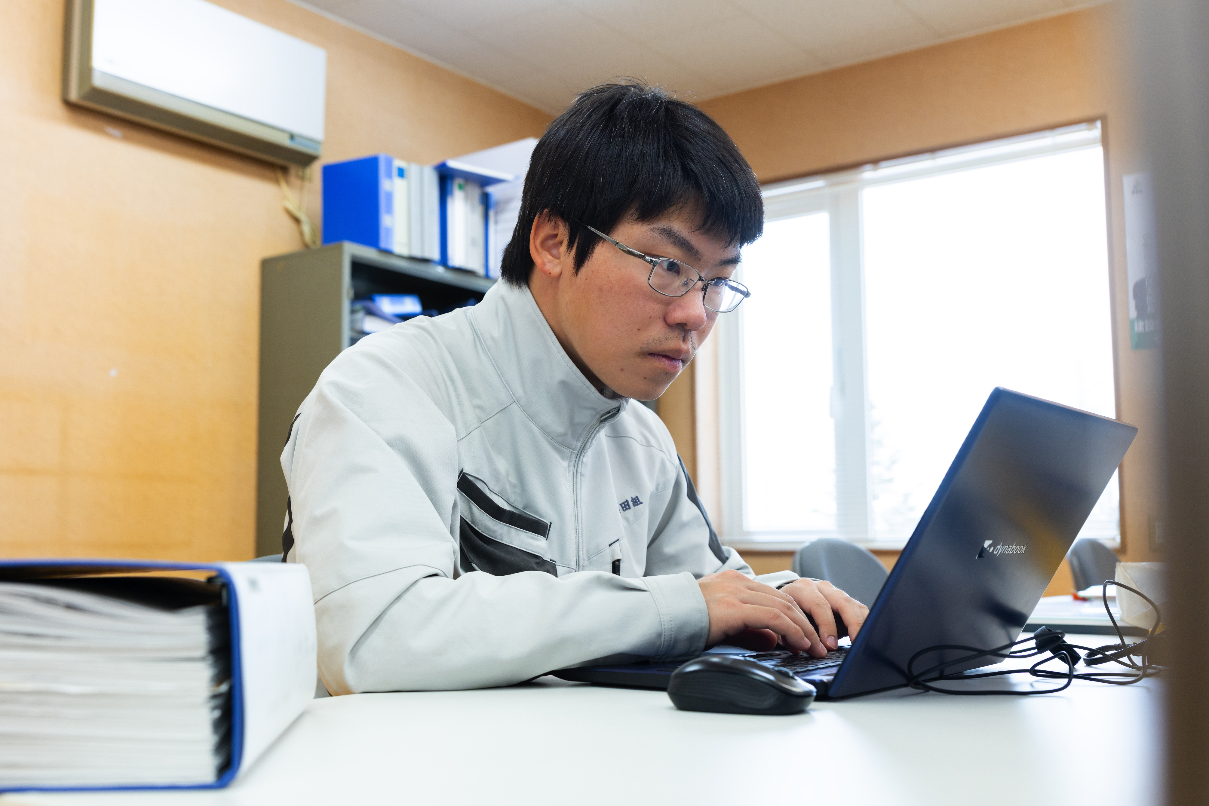 事故を起こさないための安全管理を徹底しています。過度な利益目標を求めることはありません。「質」を重視した丁寧な仕事を大切にしています。こうした社風が、落ち着いて働けるスローな環境に繋がっています。