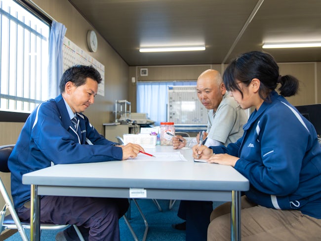 仕事の相談はもちろん、プライベートな相談にも気軽に乗ってくれる先輩がいることも、魅力の一つです。20代の若手社員も多いので、相談しやすい環境です。