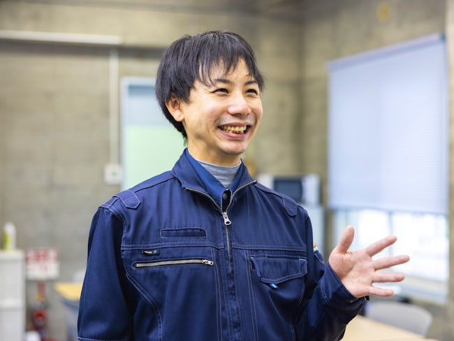 飲食業から転職し、未経験で施工管理見習いに。丁寧な指導と安定した働き方で安心でき、専門学校にも会社負担で通学。資格取得を目指しながら現場で先輩の補助をしながら成長中です。(施工管理アシスタント/畑中)