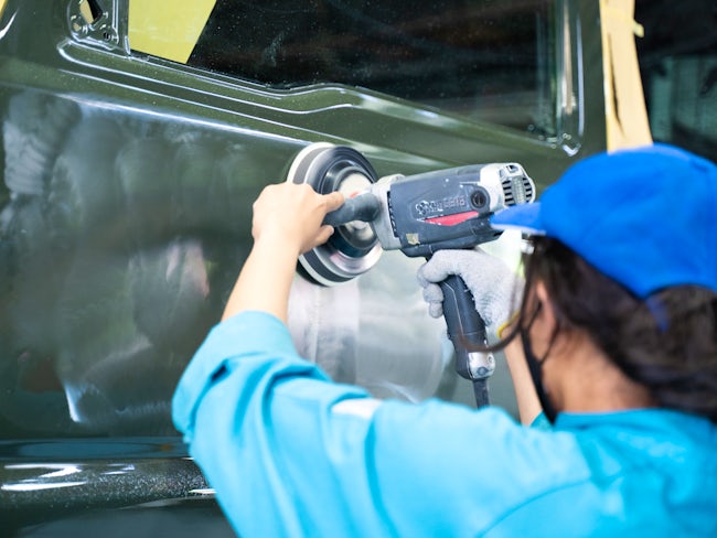 【常連さんが多数】気軽に相談してもらえる街の自動車整備工場。長く付き合いのあるお客さま、お客さまがお客さまを紹介していただくなども。技術力と、お客さまの立場に立ったサービスを続けてきました。