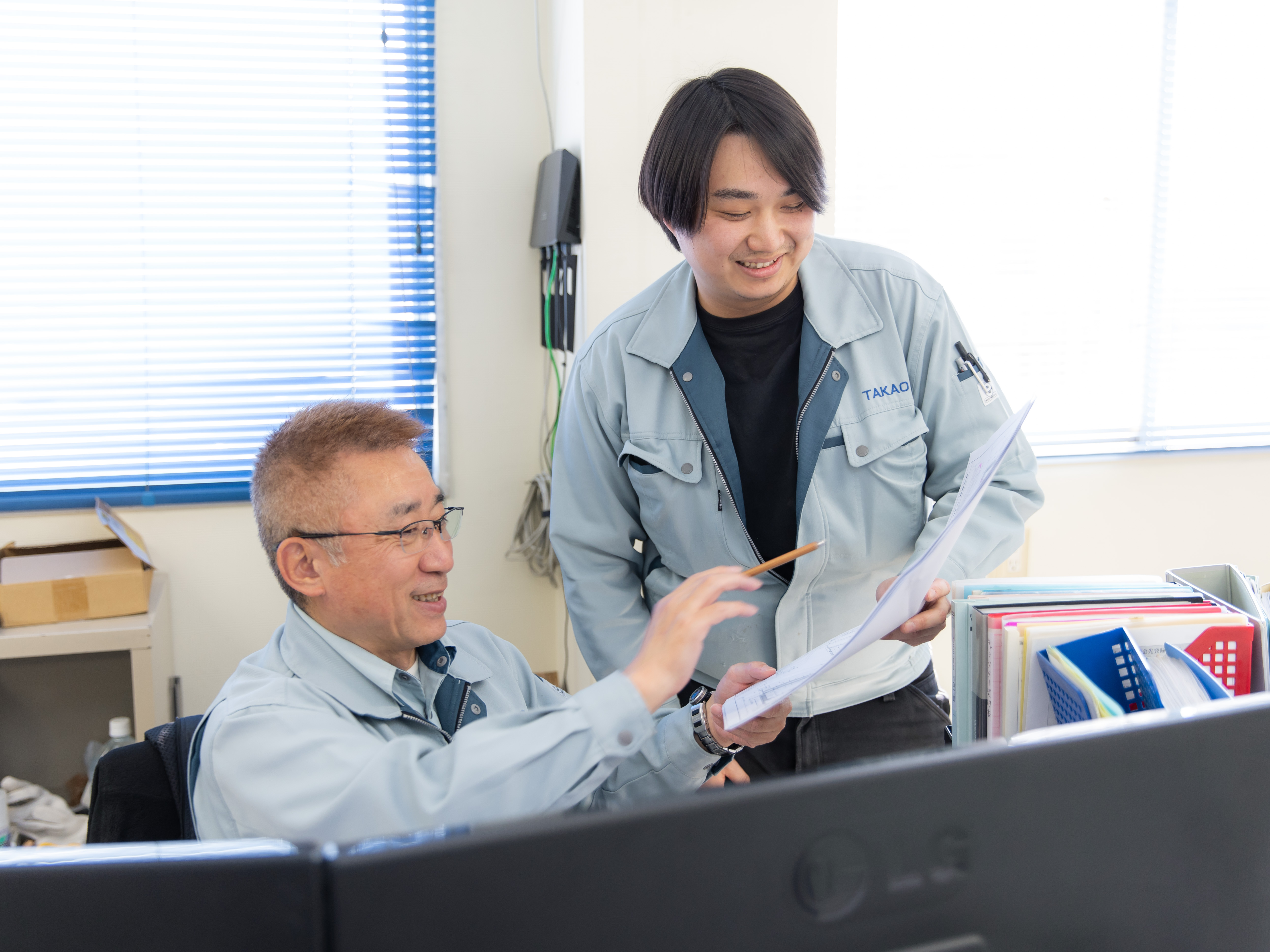 建築石材事業部の若手社員は全ベテラン社員の指導のもと、建築石材を扱う仕事の面白みややりがいを感じ始めている、伸びしろたっぷりです。