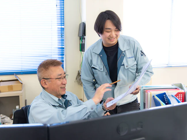 建築石材事業部の若手社員は全ベテラン社員の指導のもと、建築石材を扱う仕事の面白みややりがいを感じ始めている、伸びしろたっぷりです。