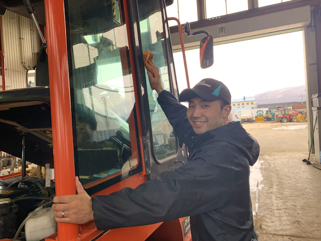 30代から40代まで8名の作業員が活躍中。
ほとんどの社員が未経験からのスタートですが、定着率も良く、長く活躍してくれています!