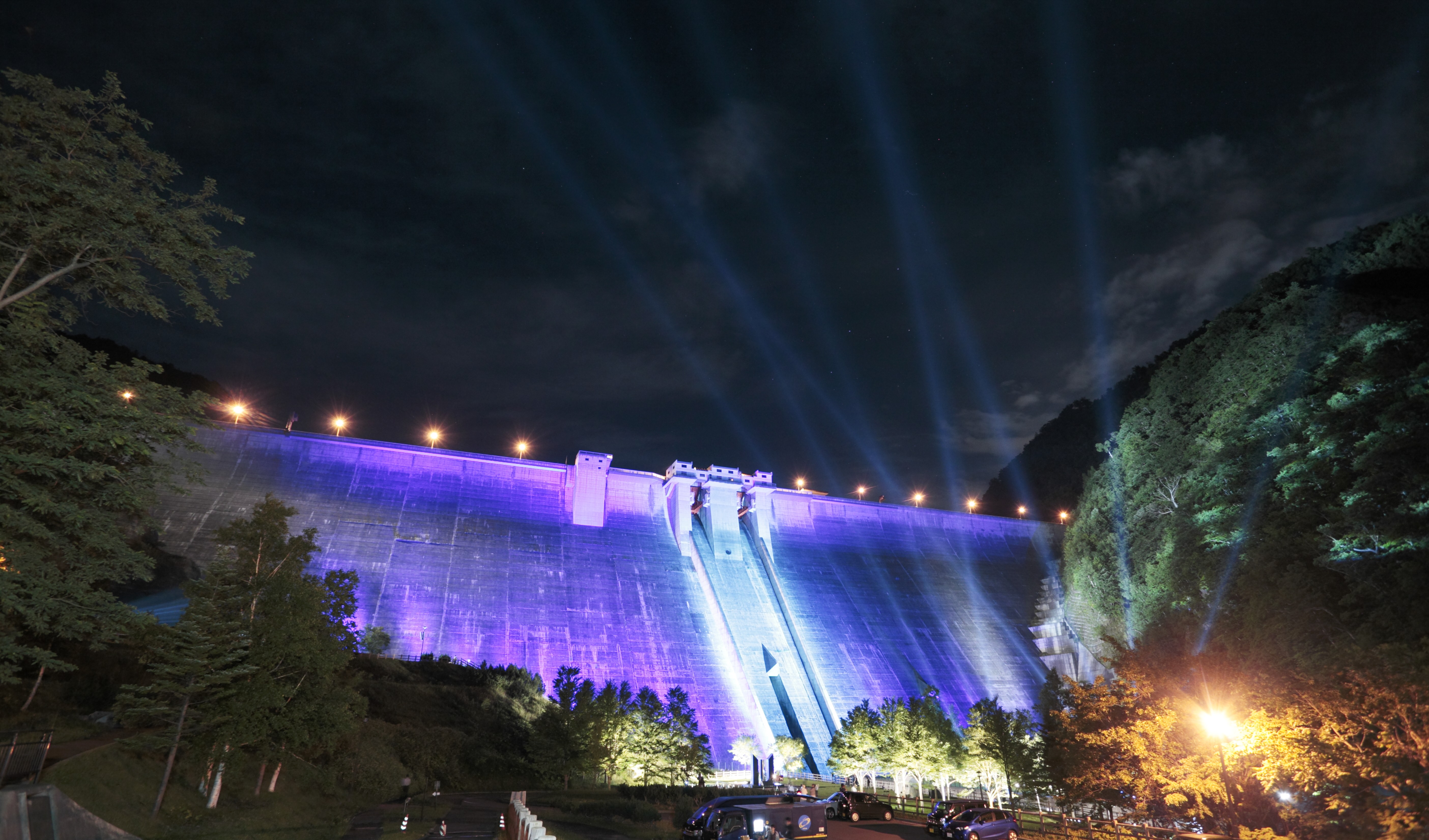 ライトアップの様子です。研修ではこうした現場も見学していただき、ご自身の事務作業がどのように現場を支えているのか実感していただこうと思っています。