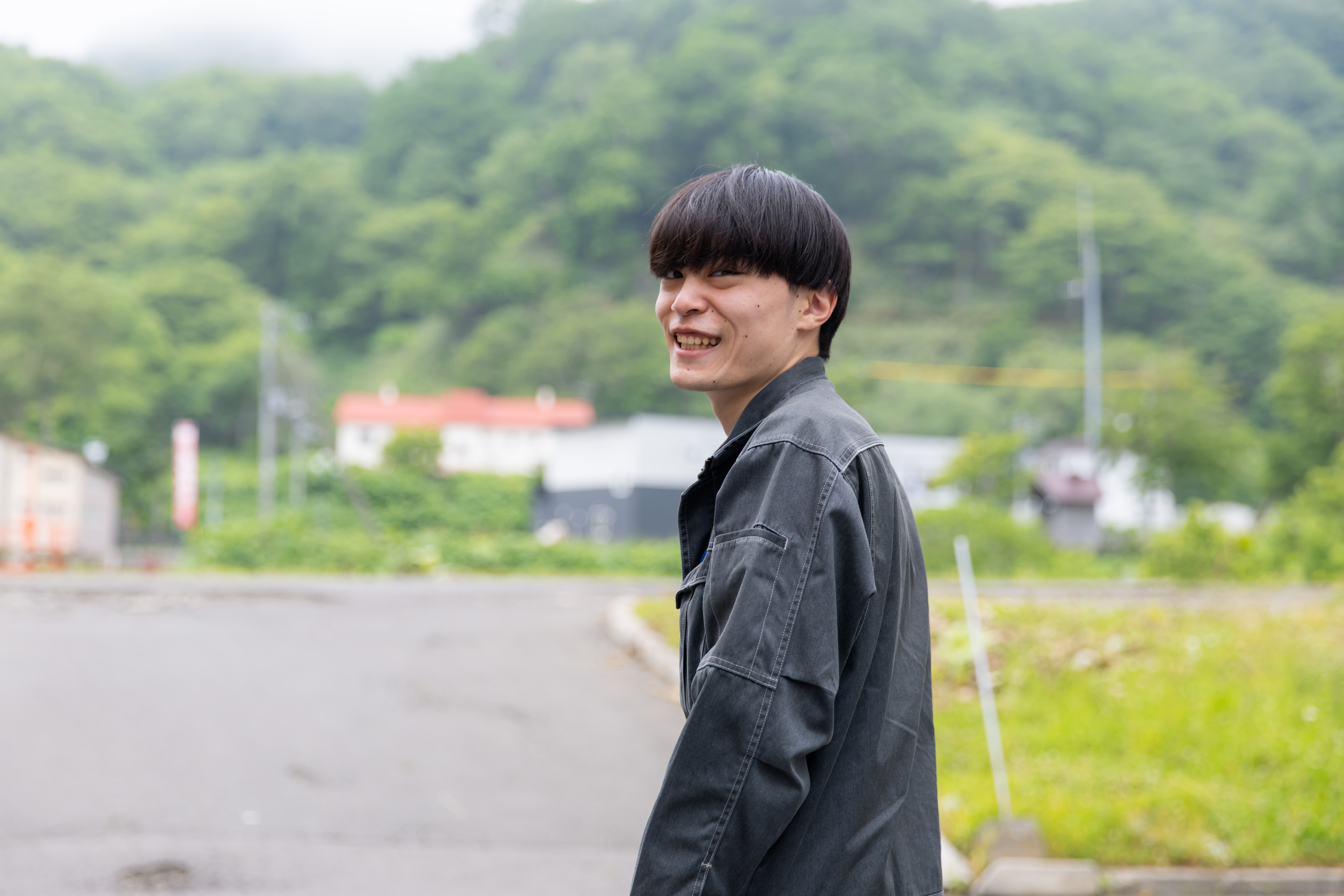 夏でもクーラーいらずの冷涼な気候。都会の喧騒や人混みのストレスとは無縁の毎日。この「何もない」贅沢と、ゆったり流れる時間を味わえるのが羅臼暮らしの醍醐味です 。