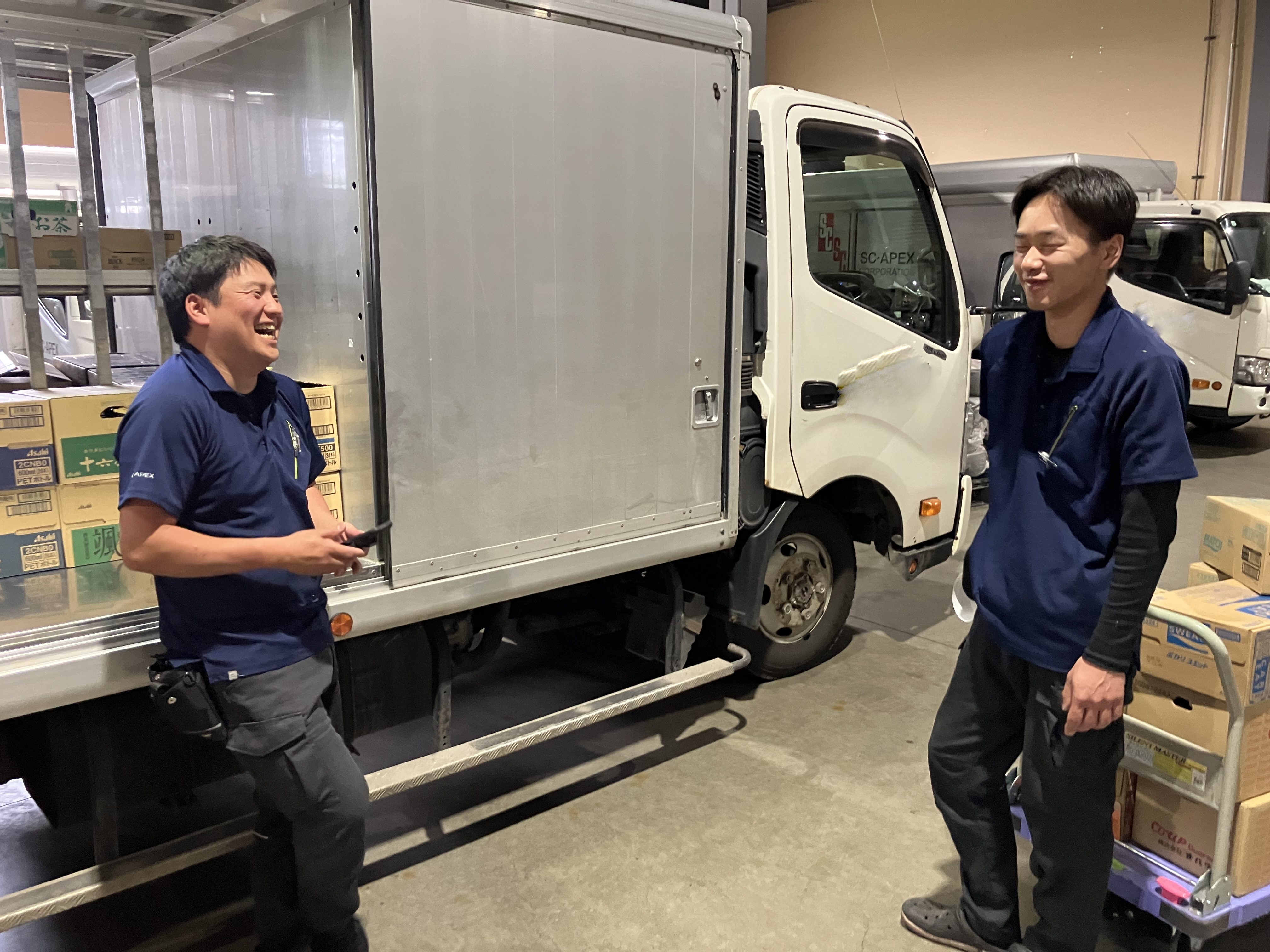 ＜集まってからの会話が楽しみ＞
社員同士で今日あったことや、ある程度作業の終わりが見えたらプライベートの話をしたりと、日中は1人で作業する分、倉庫内では楽しい雰囲気で働いています。