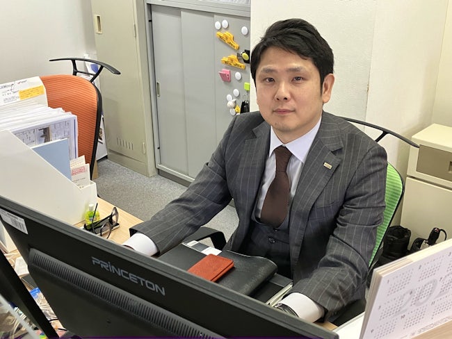 「採用担当の早坂です!一緒に働くメンバーは3人で、みんな気さくで優しいスタッフばかりです。未経験からスタートした仲間も多く、サポート体制も整っていますので、安心してお仕事を始められますよ。」