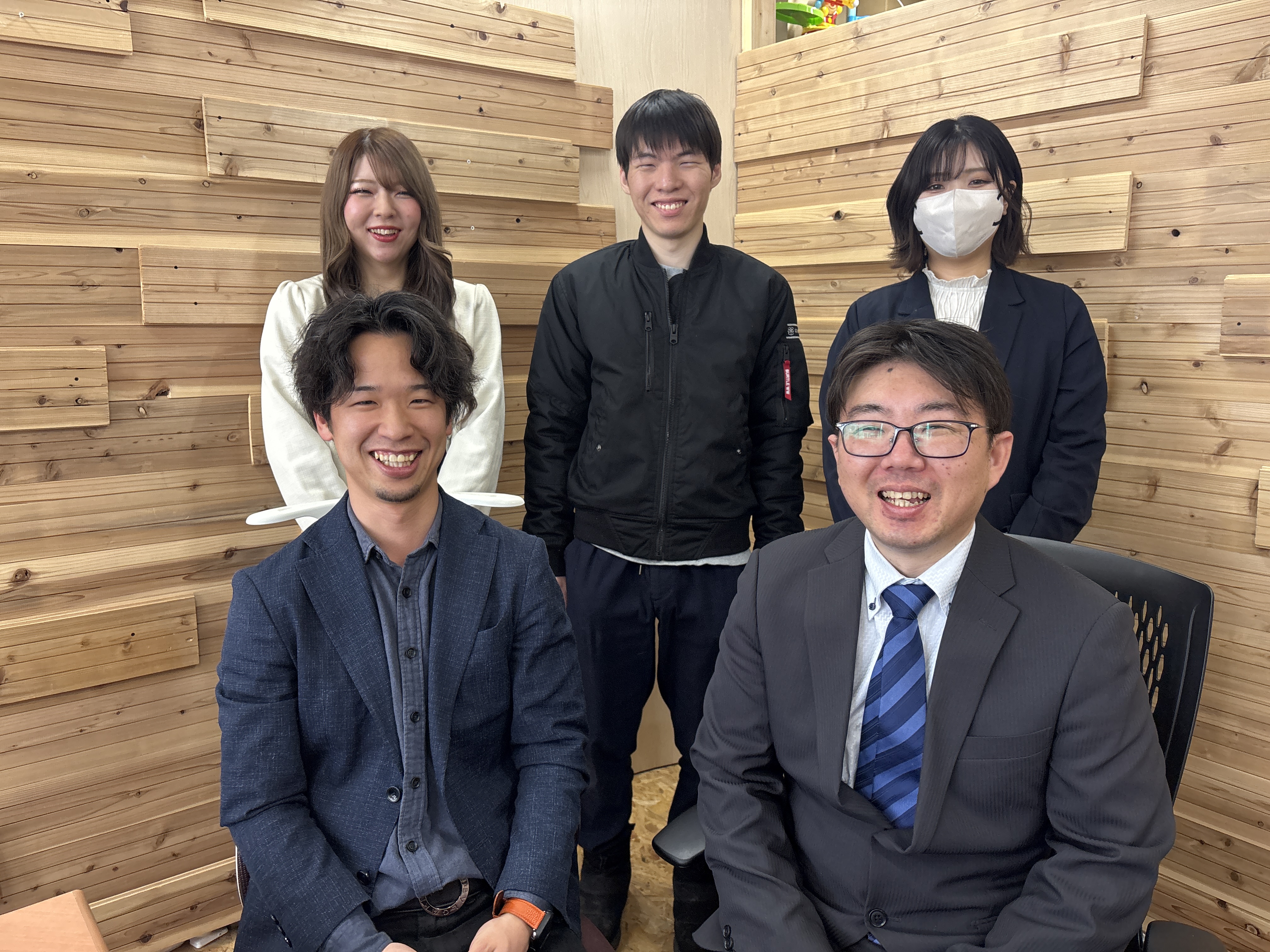 会社として、残業をしない働き方を推奨。時々スタッフと、働き方について一緒に考えることもあります。
業務の分業も進めているので、「自分だけが忙しい」ということにならないようにしています。