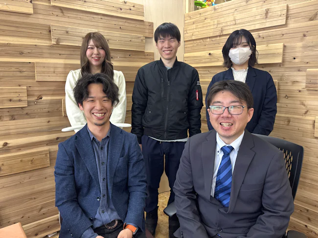 会社として、残業をしない働き方を推奨。時々スタッフと、働き方について一緒に考えることもあります。
業務の分業も進めているので、「自分だけが忙しい」ということにならないようにしています。