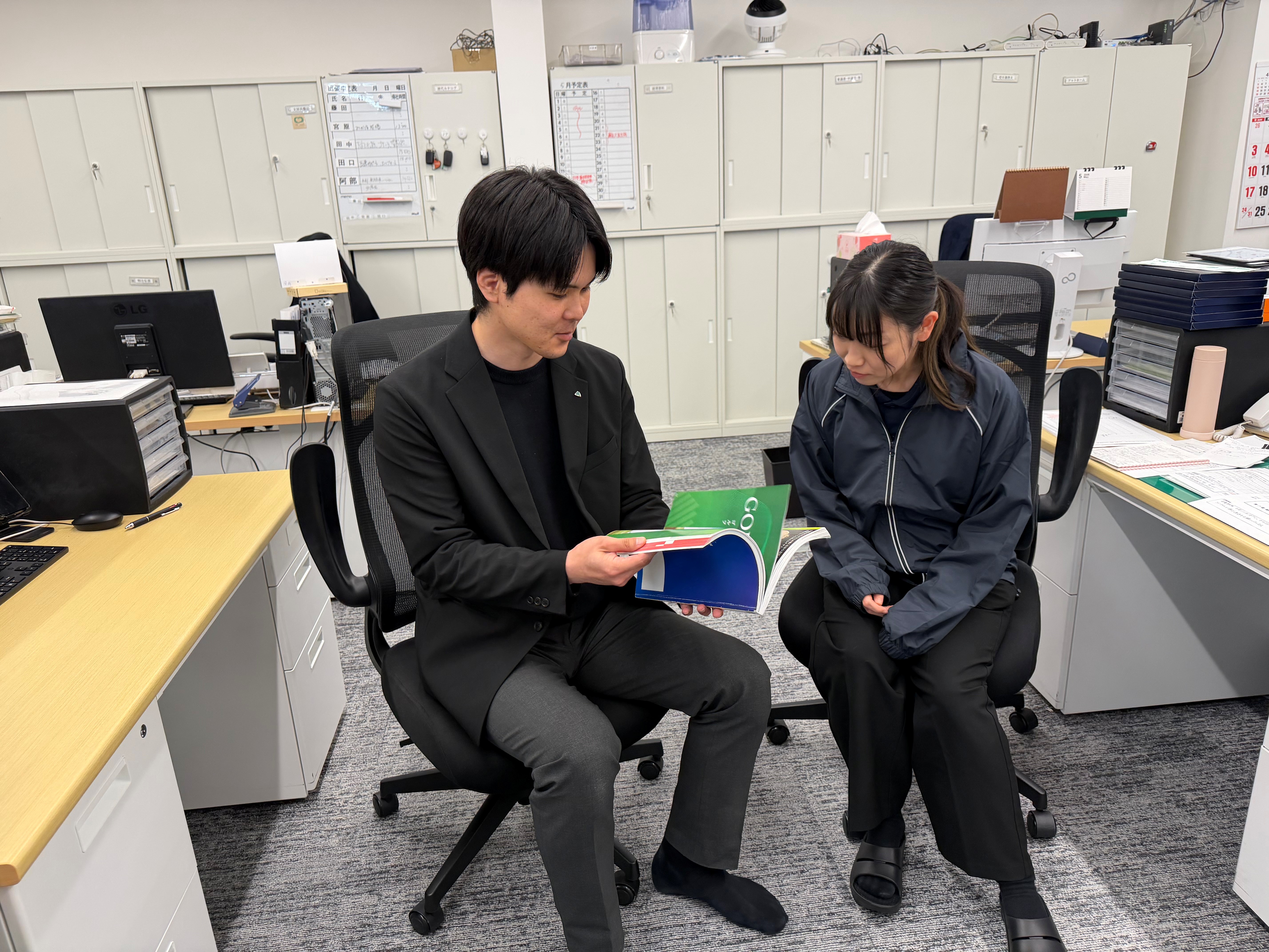 しっかり仕事を進めていくには、事務スタッフさんとの協力も不可欠です。