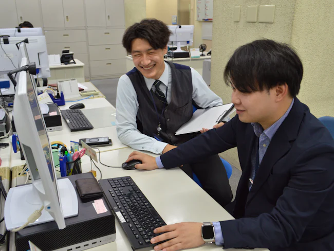 最初は先輩についてスタート。
安心して独り立ちできるよう、一からお教えしますよ!