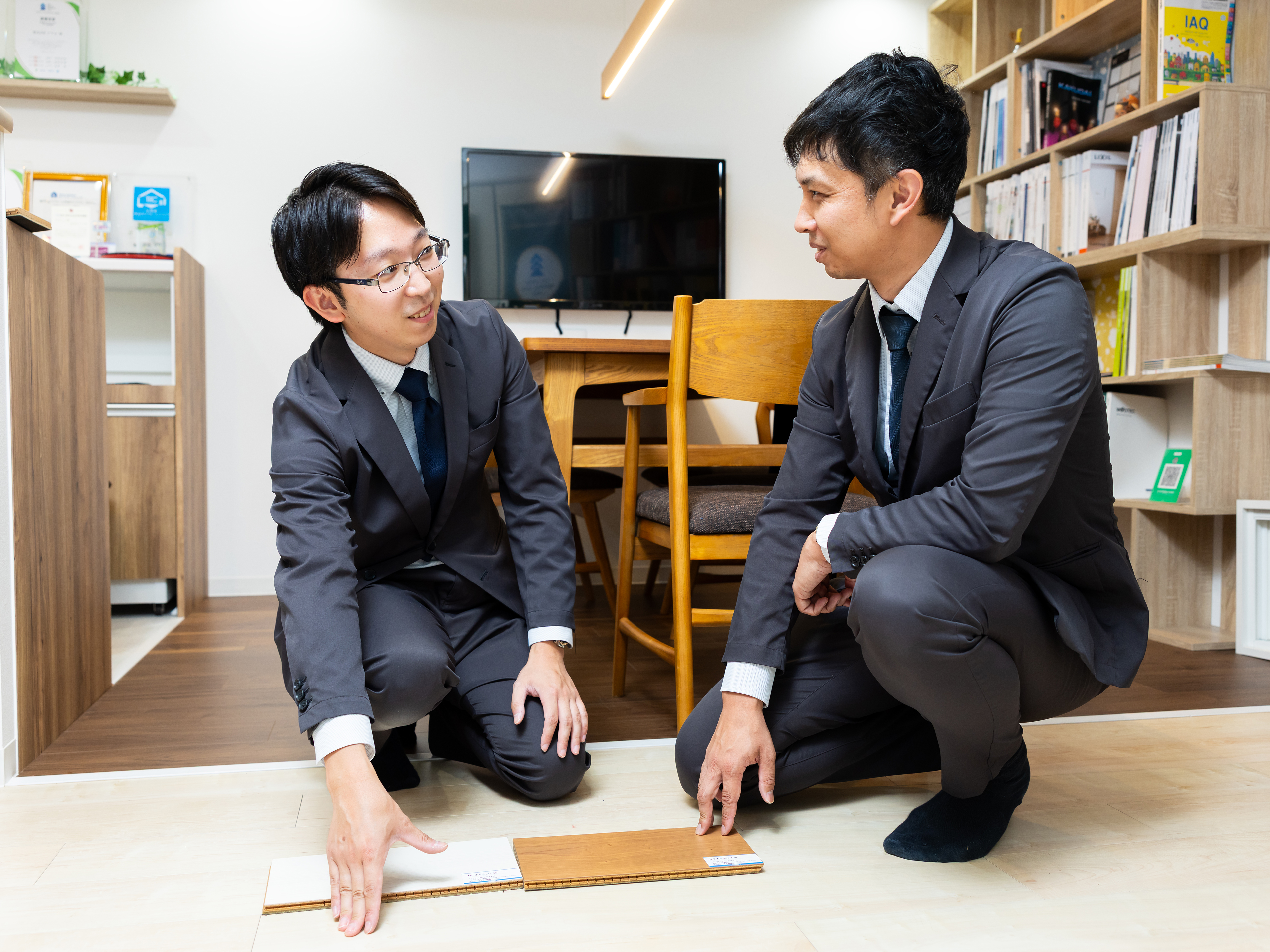 採寸や計算もありますが、必要なスキルは「算数レベル」で十分！専門知識以上に、お客様に寄り添う「人柄」や丁寧な姿勢が何より活きるお仕事です。人との関わりを大切にしたい方に合います。