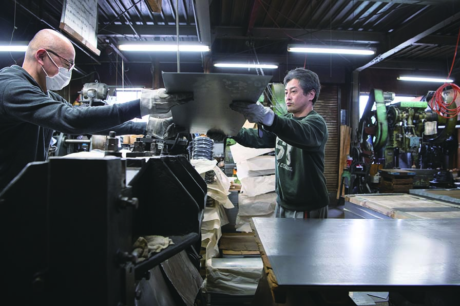 大和金属で製造している薪ストーブは全てハンドメイド。