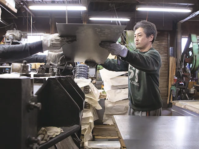 大和金属で製造している薪ストーブは全てハンドメイド。