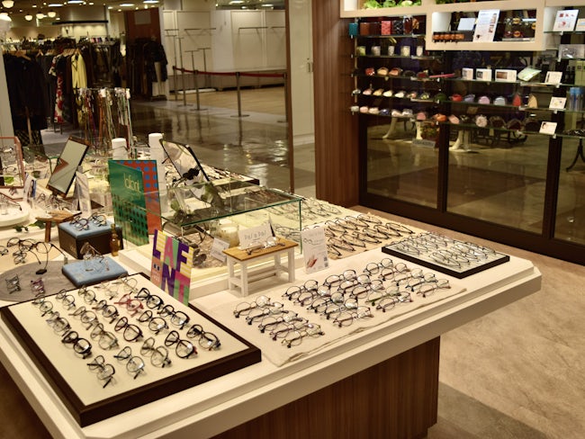 札幌市内のみでの店舗展開ですので、正社員として札幌で働き続けられます。当店はさっぽろ駅と直結しているので、アクセスも◎!天候を気にせず働けます。