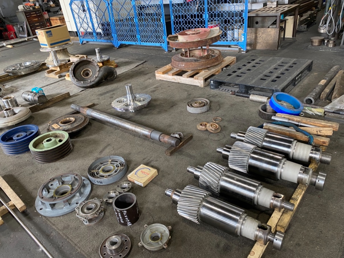 北海道内外のあらゆる機械の部品で依頼が届きます。ひとつひとつ、用途や目的に応じて、オーダーメイドの補修を提案し、加工します。