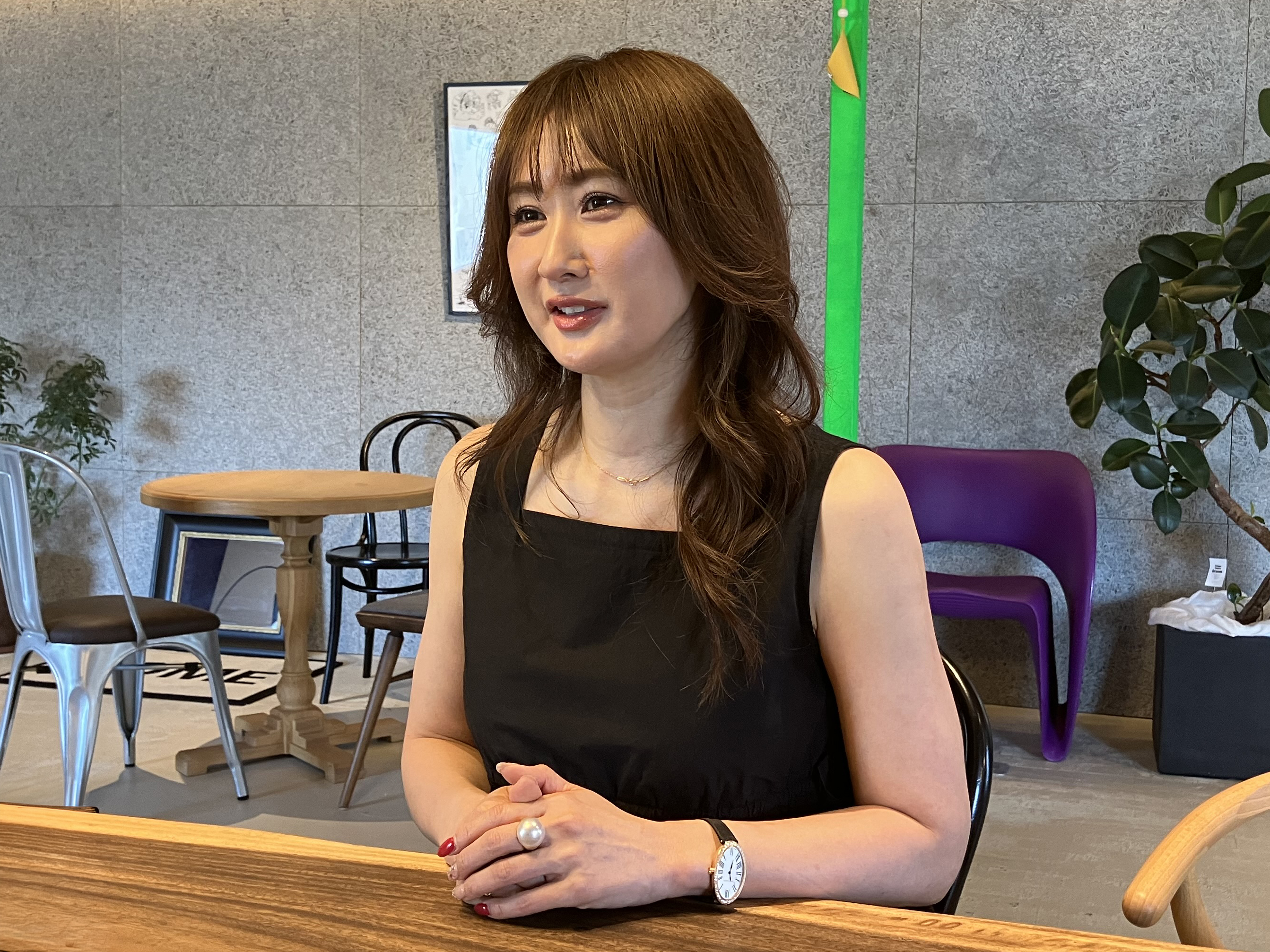 代表取締役／佐藤　麻紀…
3人の子どもを育てる母。ネイルサロンをゼロから立ち上げた後、幼い頃からの夢だった教育への想いを胸に体操療育をスタート。現在はパレッタを運営し、人と子どもの成長を支えています。