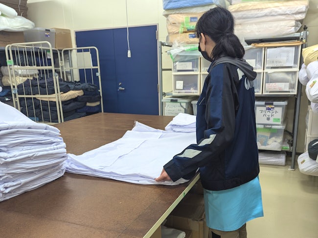 製造工場内では社員とパートさんが組み立て作業を行っています。入社当初は生産工程を覚えていただくところからスタートし、管理業務の流れについては段階を踏んでお教えしますのでご安心下さい!