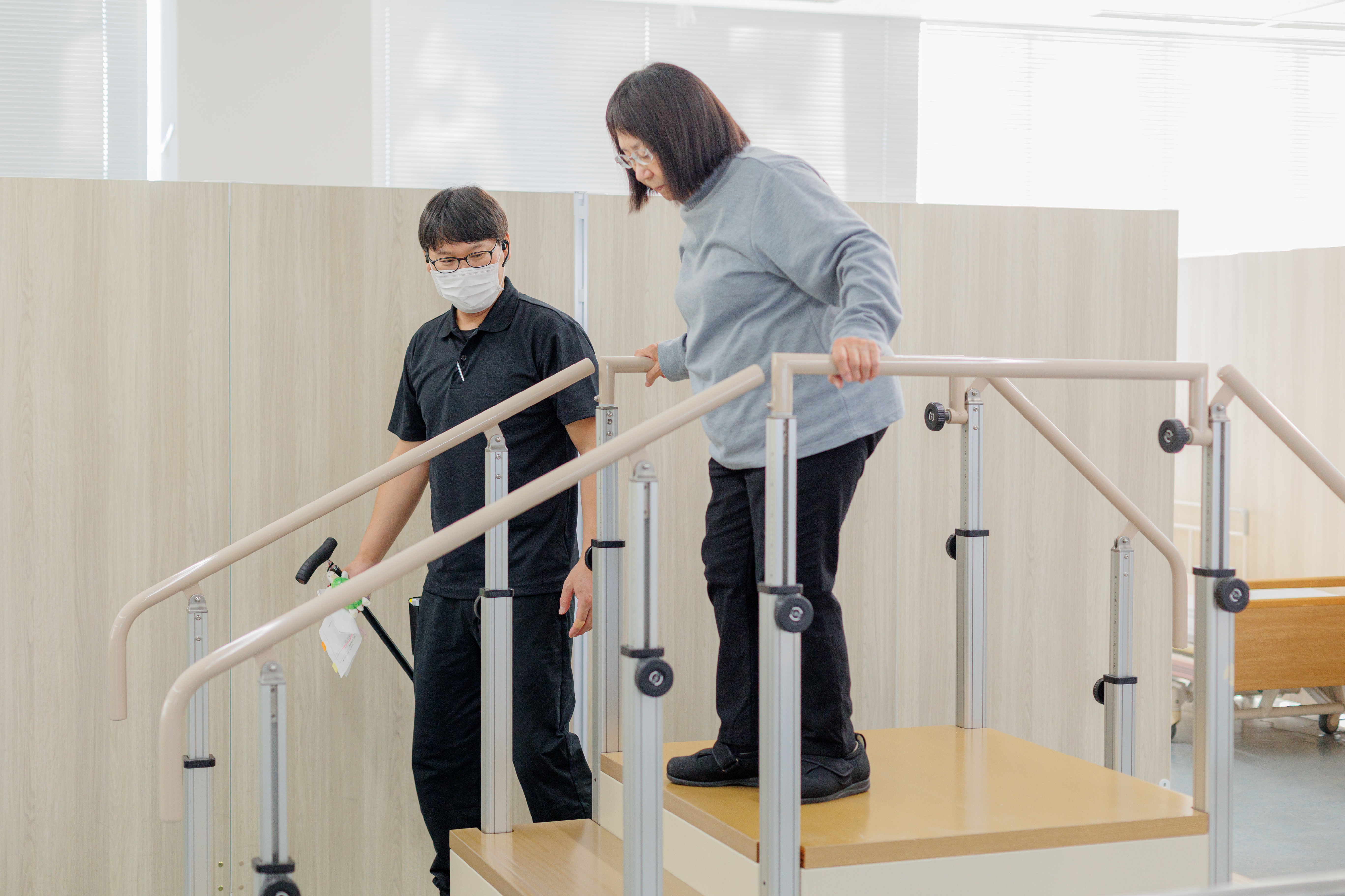 医師･看護師･作業療法士･理学療法士･言語聴覚士を配置。すぐに相談できる心強さがあります。専門職同士がシームレスに協働し、高齢者の「スムーズな在宅復帰」という共通目標に向かってチームで支え合う職場です。