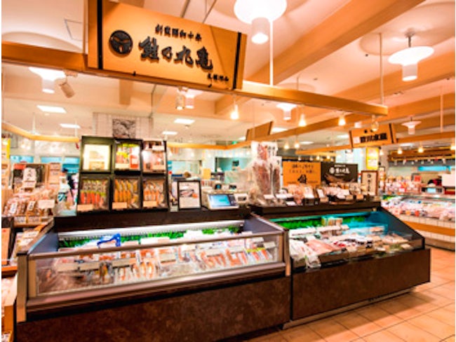 <大丸札幌店>
新しいことにも積極的に取り組んでいかなければならないという想いで、2011年には新千歳空港に、2015年には札幌大丸に店舗を構え、顧客とのタッチポイント(接点)を増やしてきました。