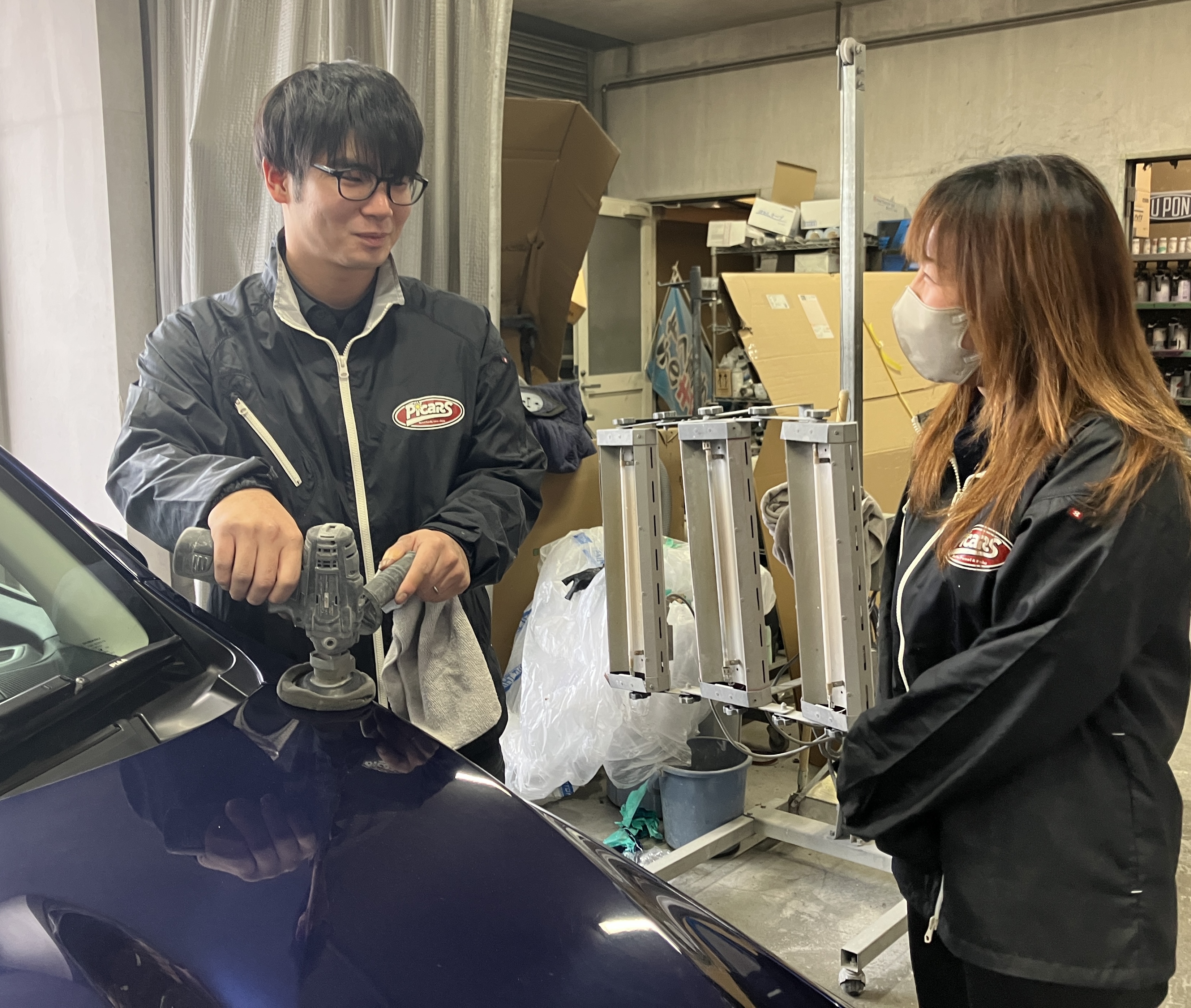 キズやへこみは1つとして同じものはありません。未経験からスタートできますが技術は奥が深く、自分の納得の仕上がりに出来上がったり、お客様が「直ってよかった！」と喜んでくださることがやりがいになります。