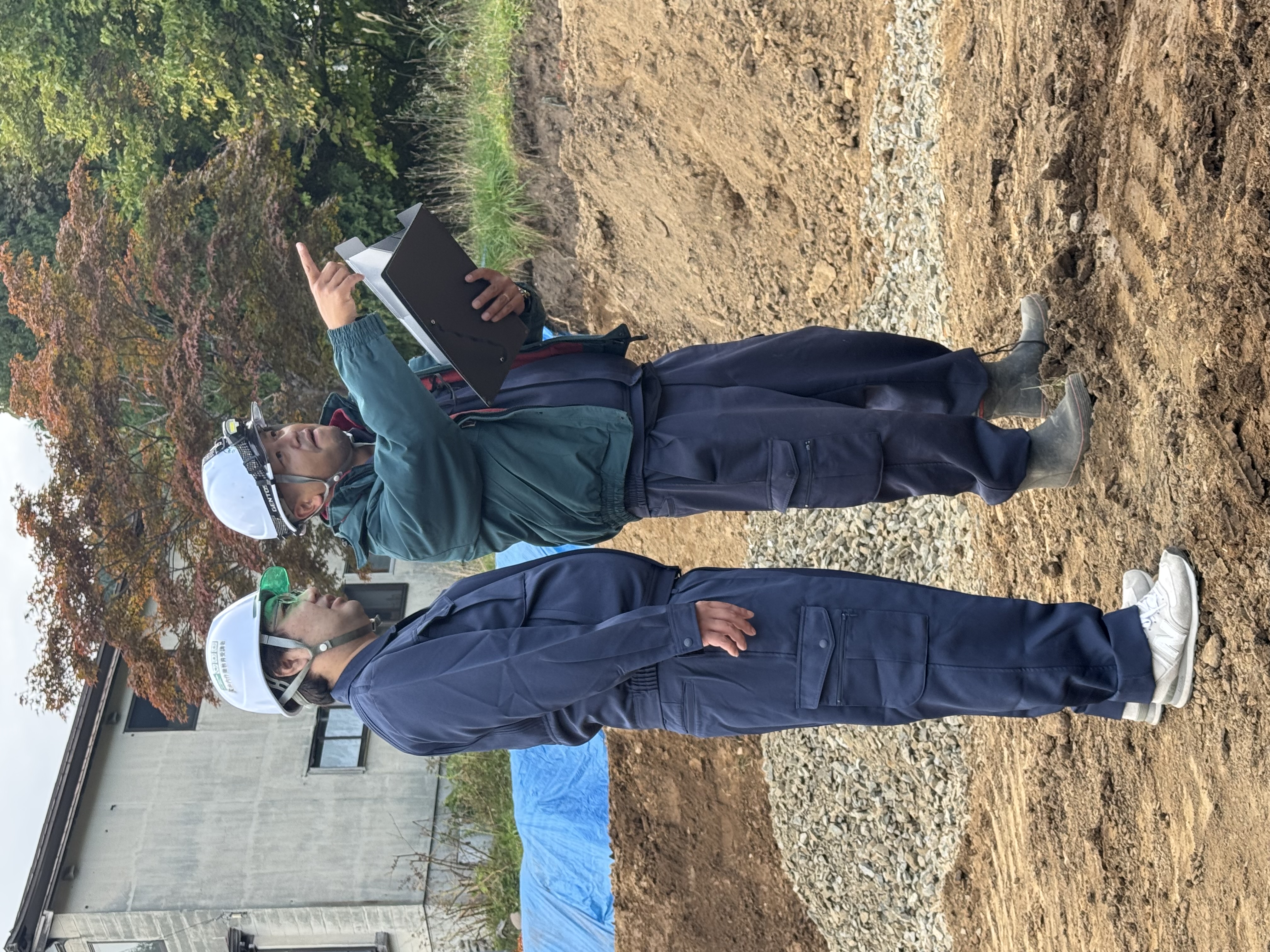 現場での基礎知識、専門用語など聞き馴染みのないことばかりかもしれませんが、覚えるまで何度でも教えますので、ご安心ください。