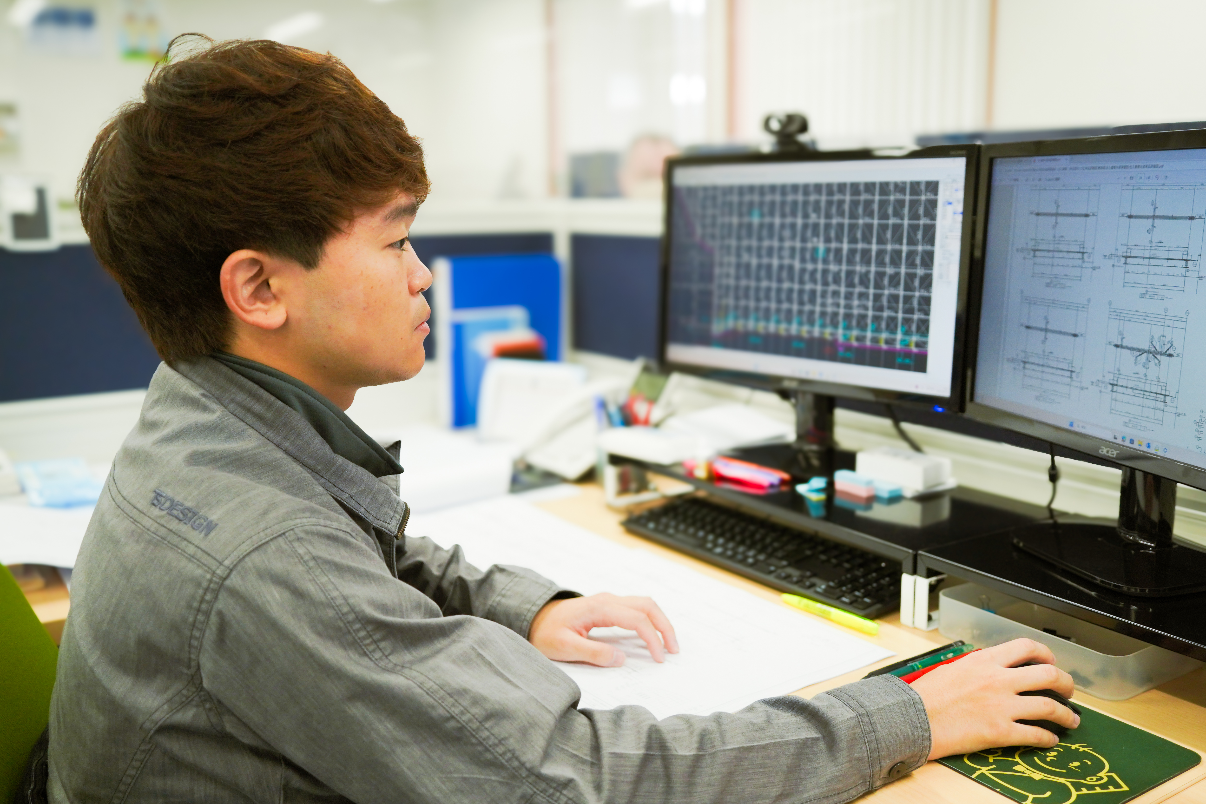 ゼネコンや設計事務所などから受領した設計図(施工図､意匠図等)を基に製品を製作するための情報を詳細に表現した図面を作成します｡お客様との打合せを通して､技術者として幅広いスキルを身につけることができます｡