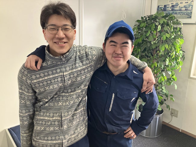 <写真左/入社6年目29歳・右/入社4年目・25歳新卒入社>