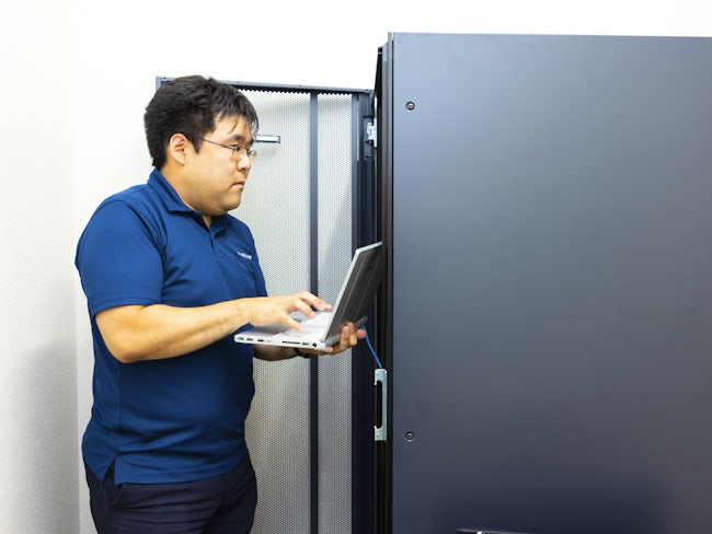 業務は多岐にわたるため、残業しようと思えばいくらでもできてしまいます。ただ、残業をする必要はありませんし、実際残業はほぼしていません。納期はないのでそこは割り切って少しラフな気持ちで仕事をしています。