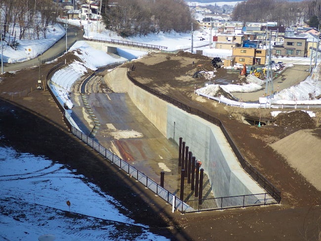 私達の仕事はオフィスワークと現場業務があり、資料準備や取引先と調整連絡する日があれば、現場撮影や工事管理をする場面もあります。どちらも無理が無いようにメリハリと余裕を持ったスケジュールで行っています。