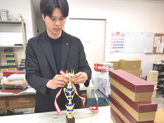 商品の組み立てや荷物の梱包を行う作業場です。営業だけではなく、この様な作業もあります。