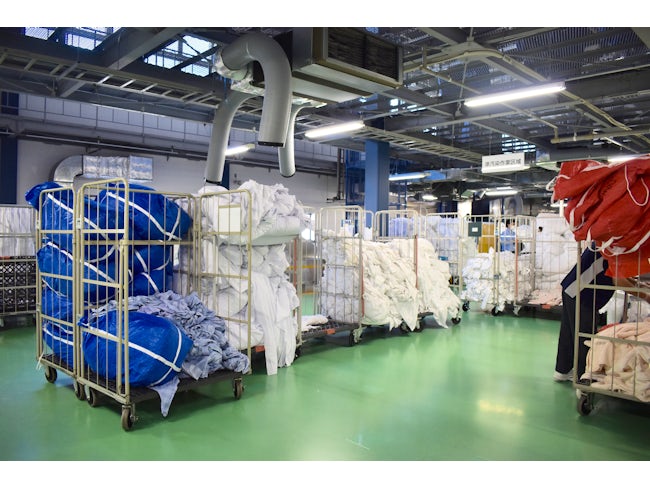 完全週休2日シフト制で日曜は必ずお休みですが、他1日はシフトによって決まります。希望を考慮してシフトを作成するので、”土日休みにしたい”等のご希望がありましたらぜひご相談ください。相談して決めましょう!