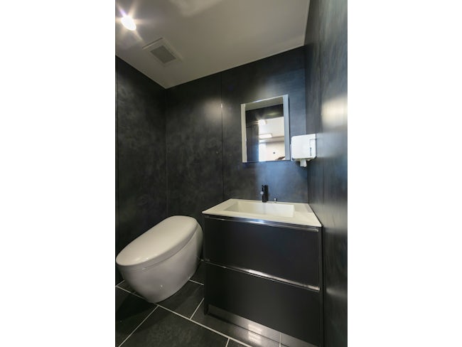 <2年前に新築にした本社>
トイレもホテルライク調に、事務所での作業も楽しくなるような本社にしました♪