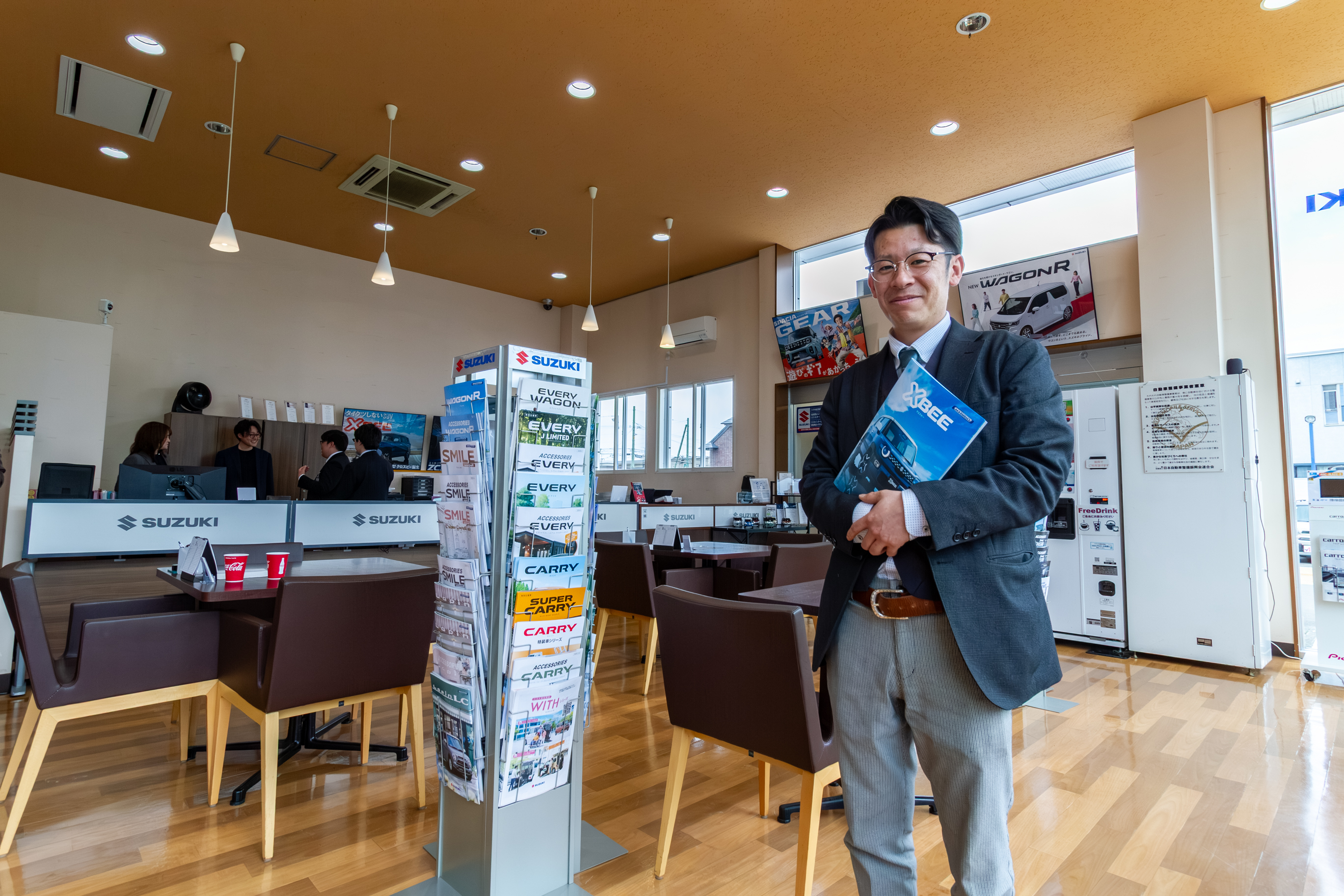 入社3年目･モリさん／元々全国転勤の会社で働いていたため、転居を伴う異動がない当社に魅力を感じ応募。仕組みはしっかりありながら、自分の裁量で動ける自由さがあり、未経験から色々なことに挑戦できる会社です。