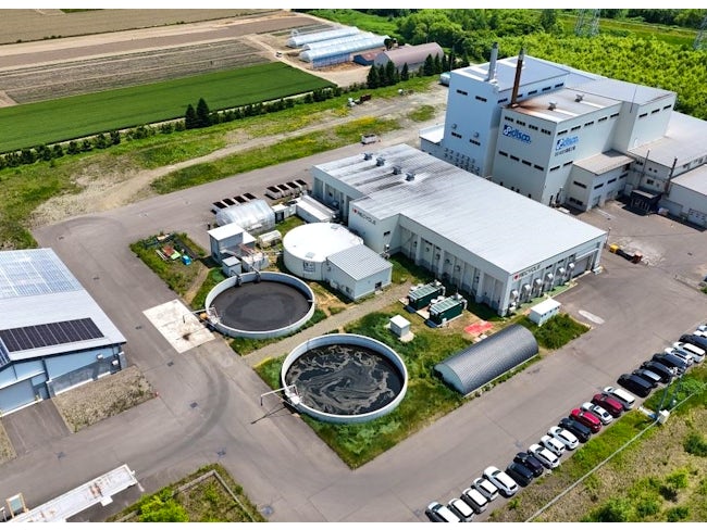 広々とした敷地に事務所やバイオガス発電施設、堆肥化施設、一昨年から稼働開始の焼却施設があります。