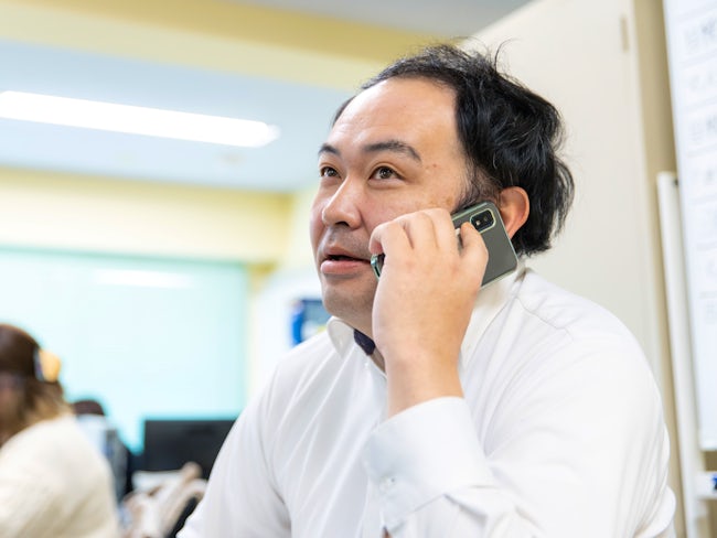販売代理店のパートナー企業から、メールや電話で新規のお客様のご紹介をいただくこともございます。