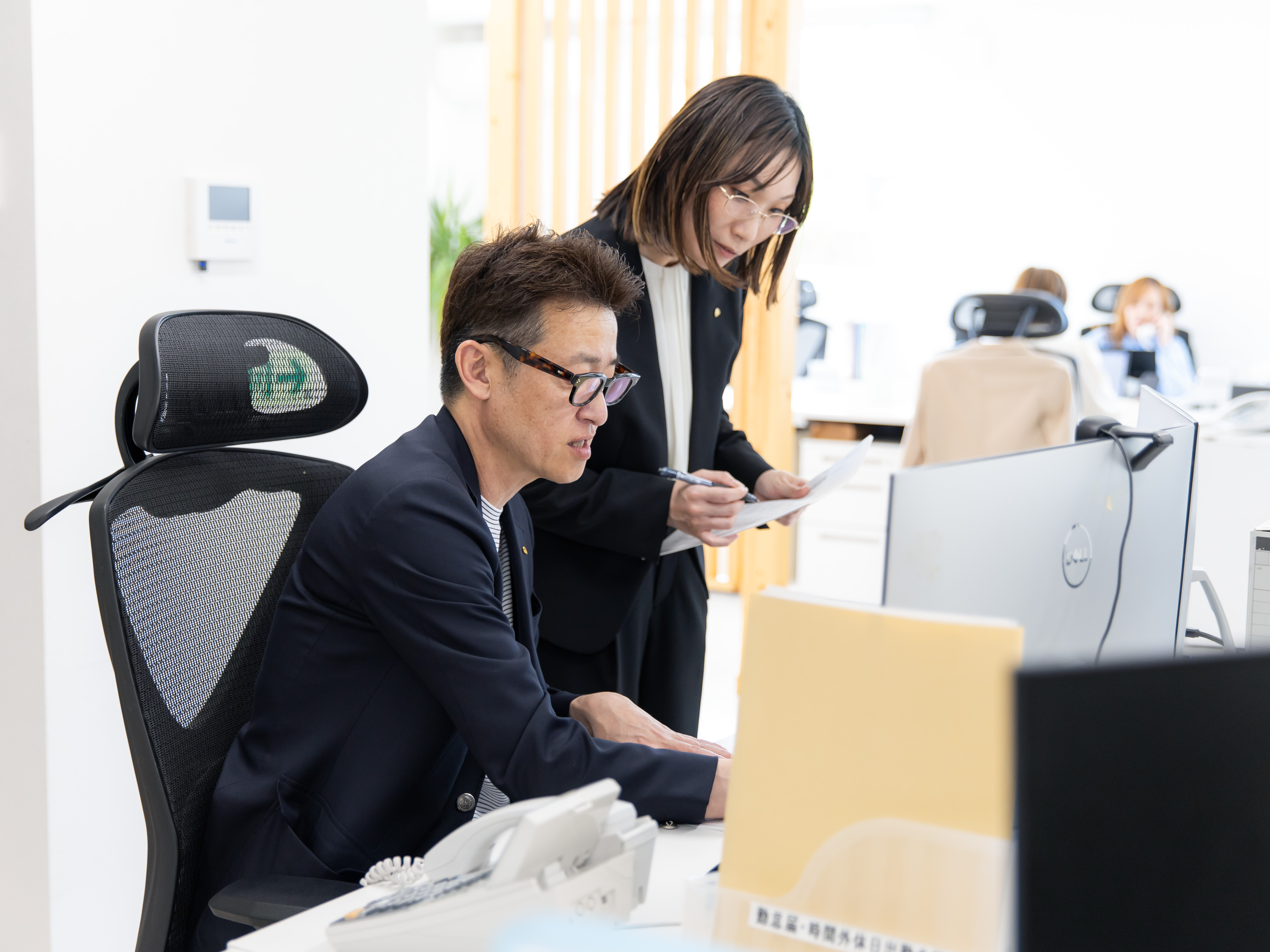 一人で数字を追いかけるような個人主義の職場ではありません。ナカソクは全員で目標に向かうチームプレーが基本。困った仲間がいれば自然と手が差し伸べられる、そんな温かい一体感が自慢の会社です！