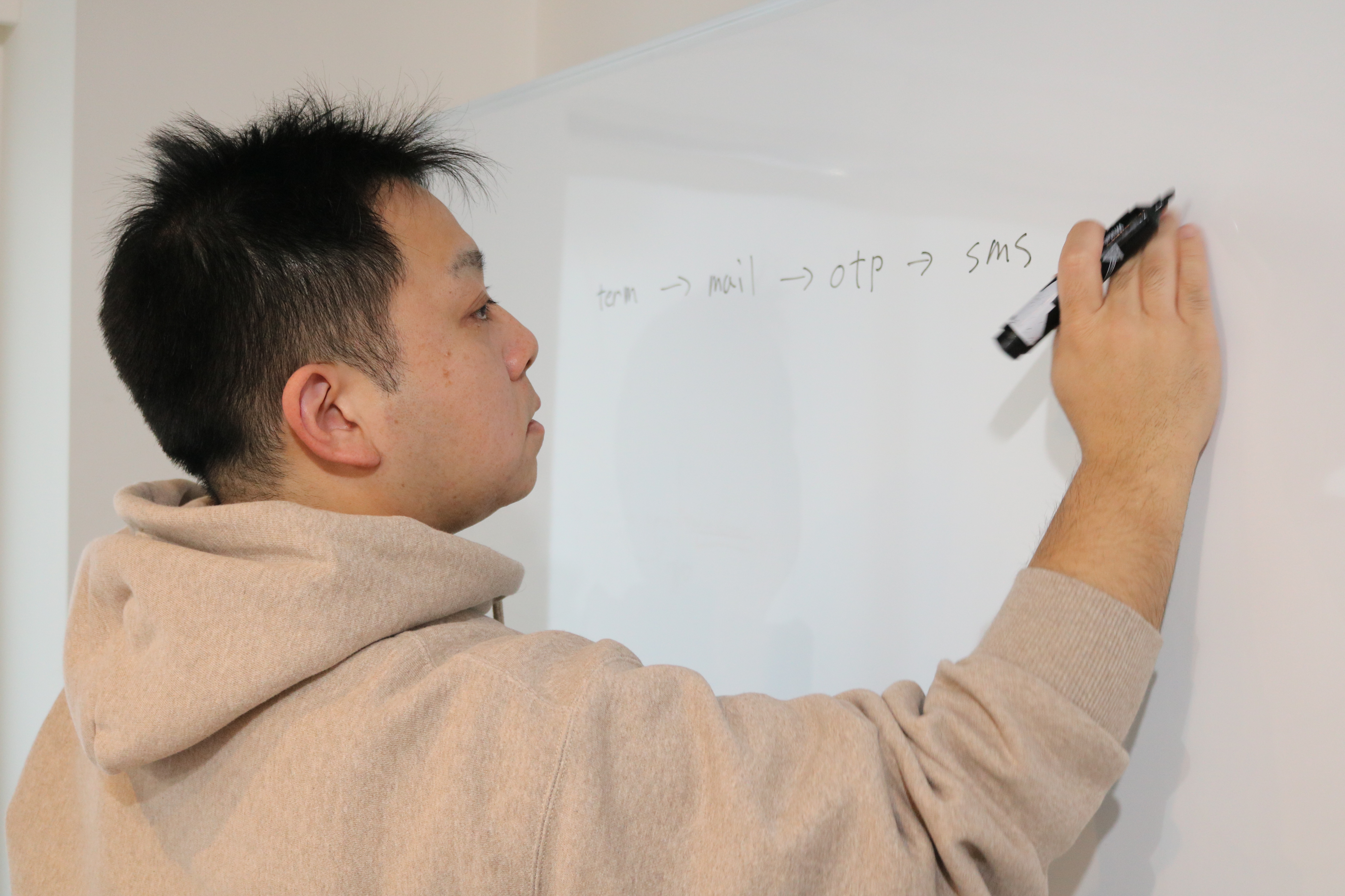 課題抽出・設計・実装・UI/UX提案まで幅広く携われ、エンジニアでありながら、クリエイターに近い「ものづくり」の醍醐味があります。