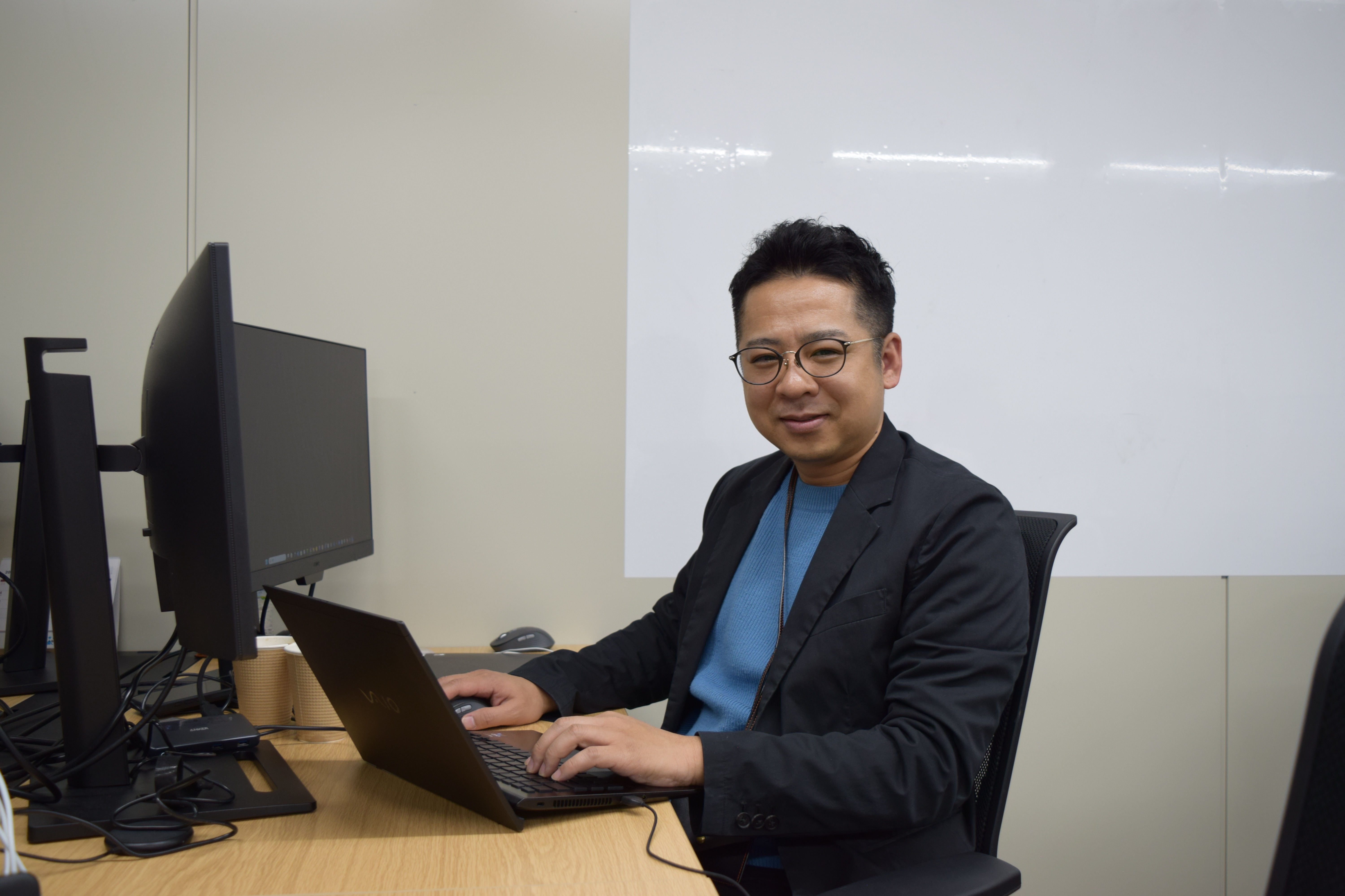 業務はリモートやオンライン中心で行いますが、面接は対面での実施です。少数精鋭の拠点であったり、私も札幌に来るのが不定期となりますので、「人柄」にはこだわりたいと考えています。