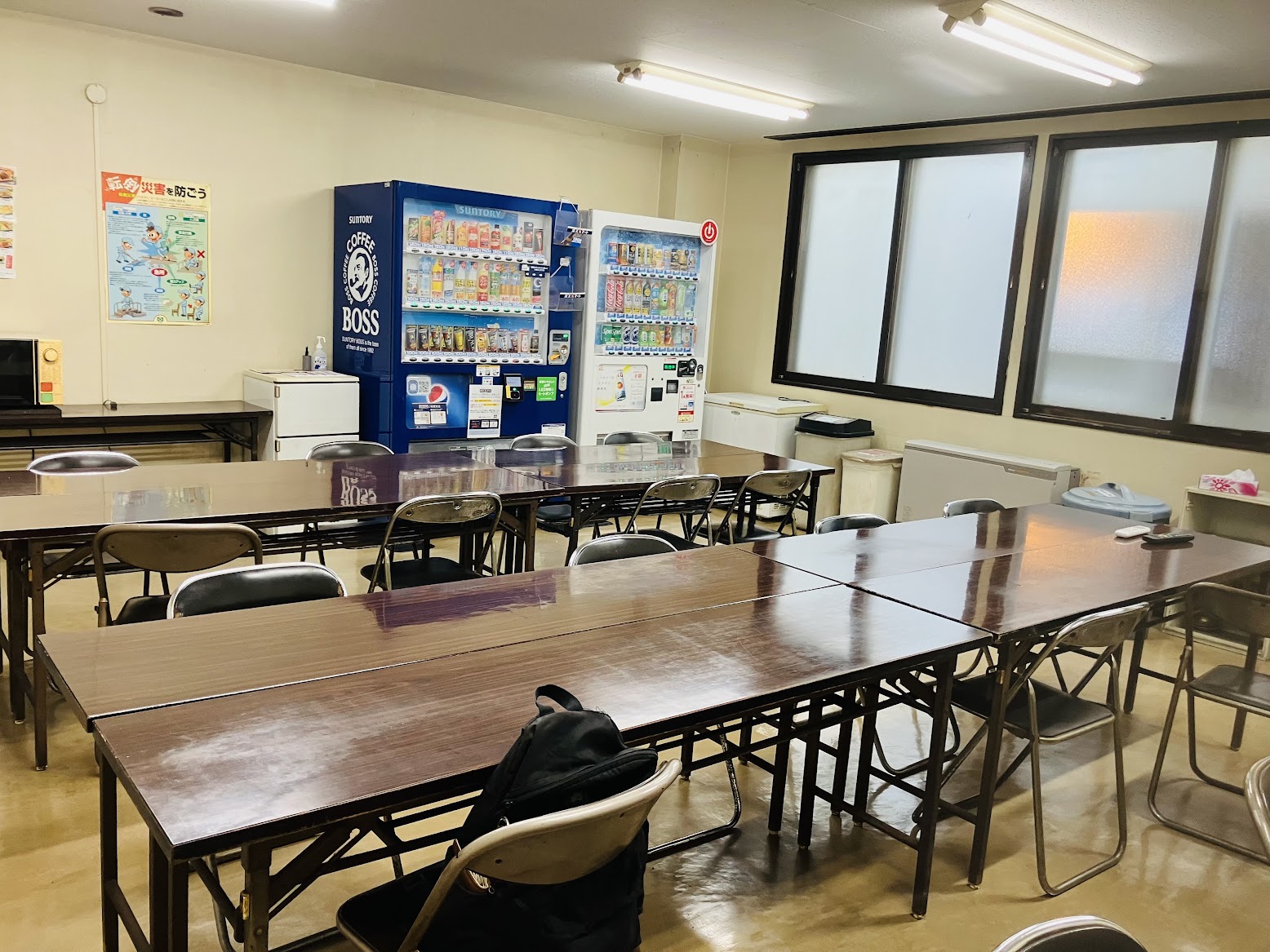 休憩は合計75分。
時間になるとチャイムが鳴るのでオンオフもしっかりしています。
休憩室･食堂もあるのでしっかり休むことが出来ますよ。
お弁当屋さんも来てくれます♪