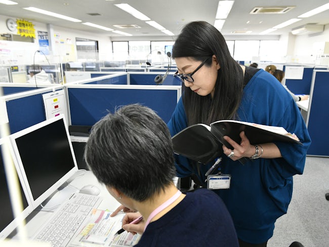 【研修終了後のサポート体制も万全!】研修担当のSVが直属の上司となるので、相談もしやすい環境です。入社歴が浅いうちは、3名のコミュニケーターに対して1名のSVが付くので研修後も安心の体制が整っています。