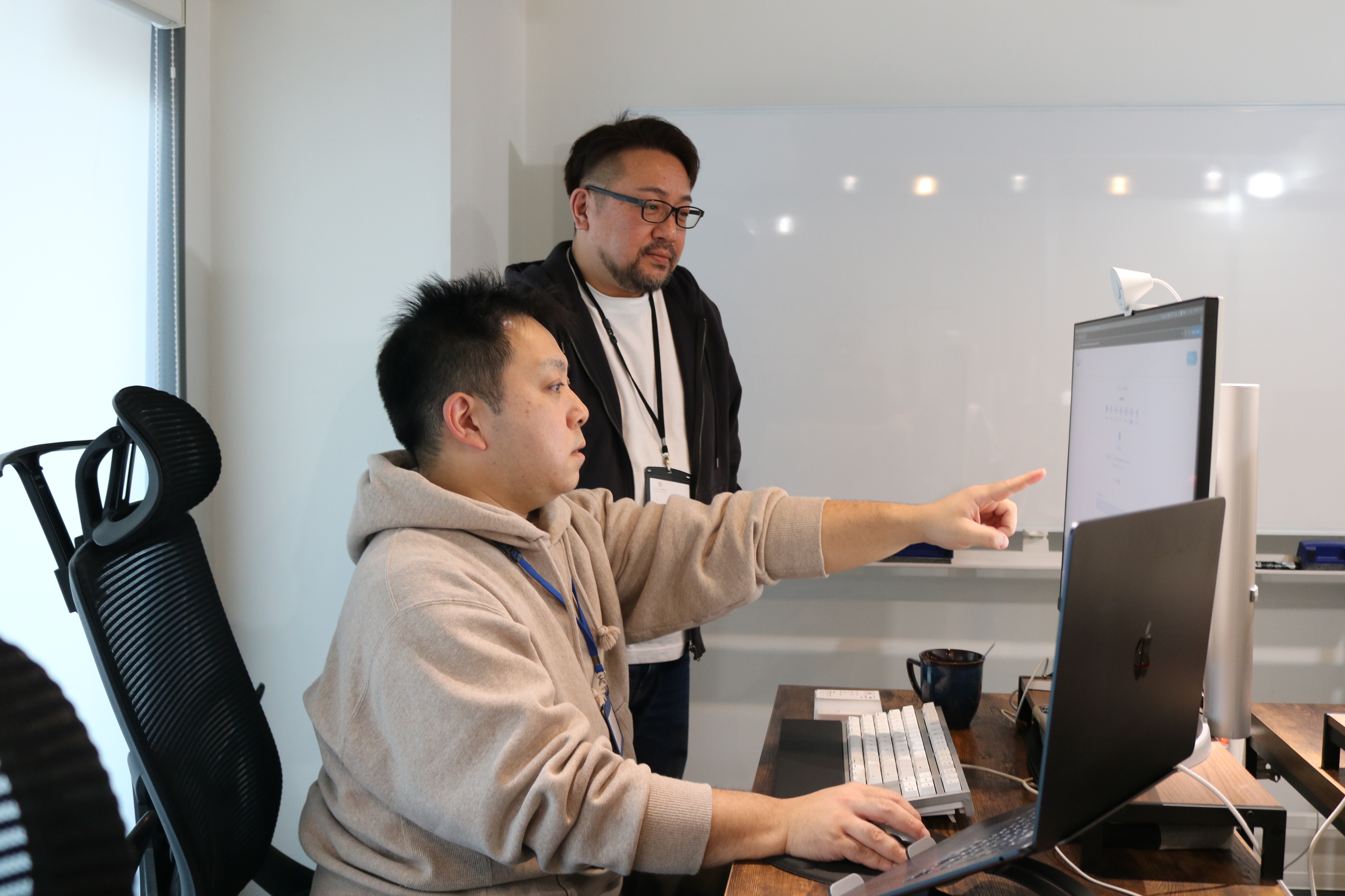 ただ言われた通りにコードを書く「下請け」作業ではありません。お客様と一緒に「どうしたらもっと良くなる？」を考えましょう。お客様のパートナーとして、あなたのアイデアを形にする仕事です。