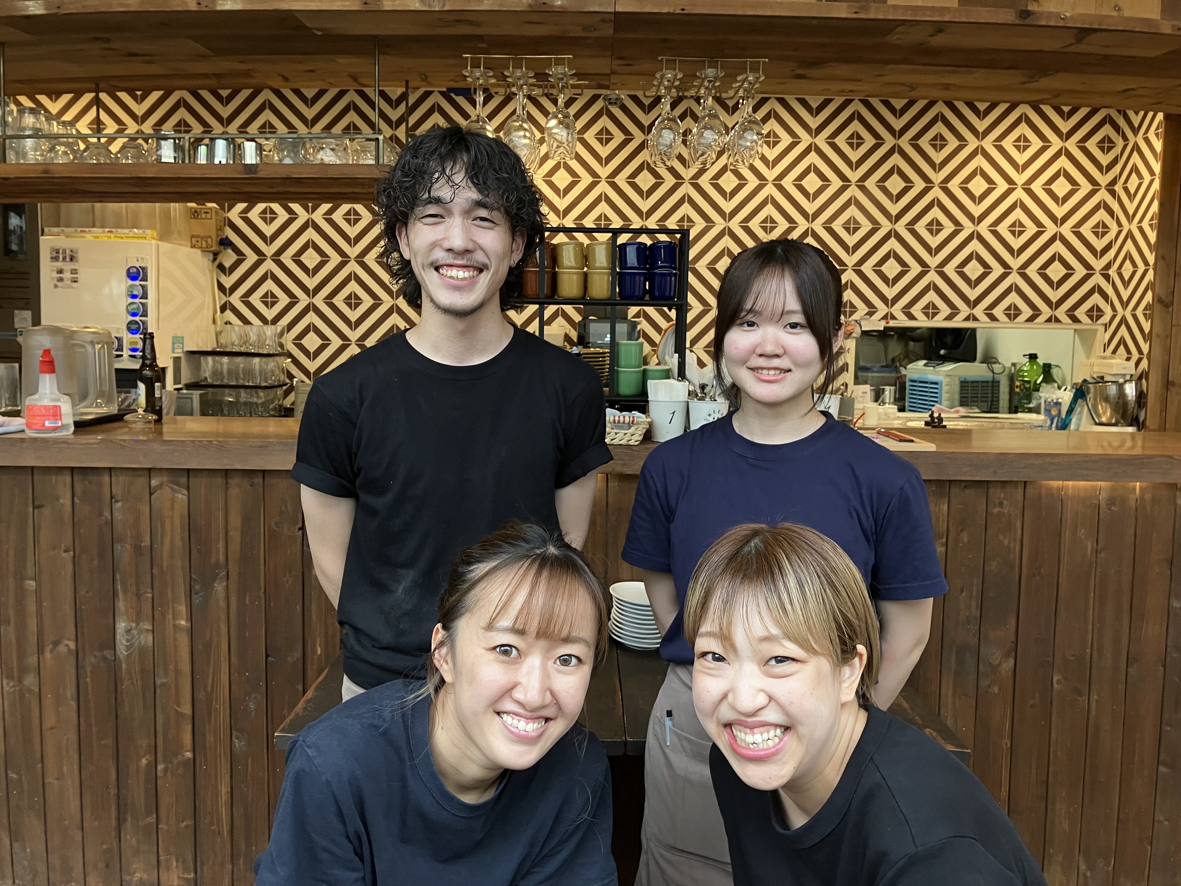 店長／織田（写真右下）