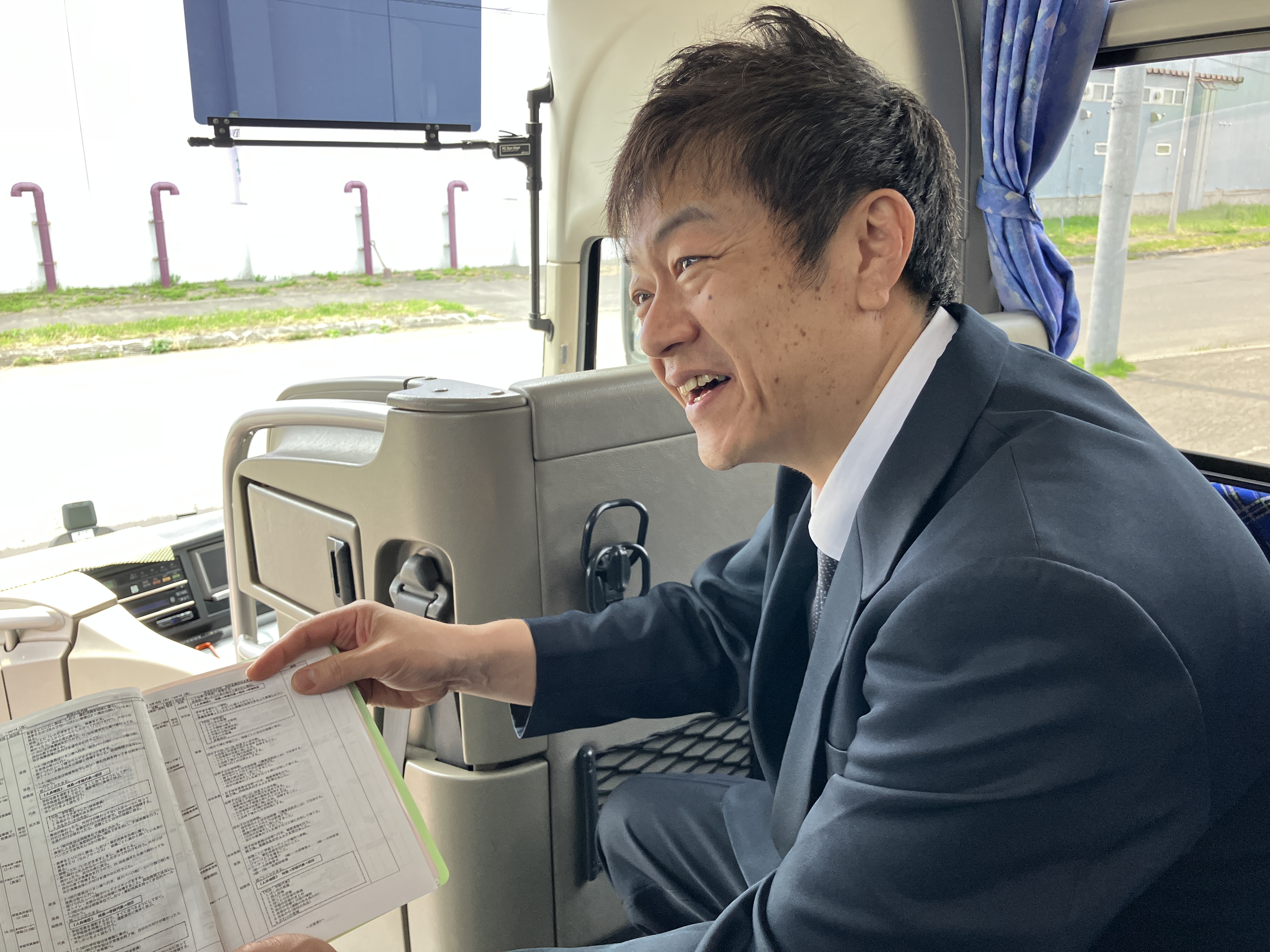 コロナ禍を機に「長く安定して働ける場所」を求めて入社。
運行管理が徹底され、休息時間の確保や15分単位の残業代支給などクリーンな環境です。
有給も取りやすく、休日は趣味の海釣りを満喫しています！
