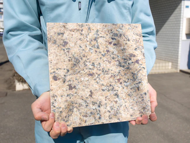 今回は「建築石材事業部」での募集ですが、他には「マテリアル事業部」もあり、石材以外にセラミックなどの商材も幅広く提案できるのが当社の強みです。