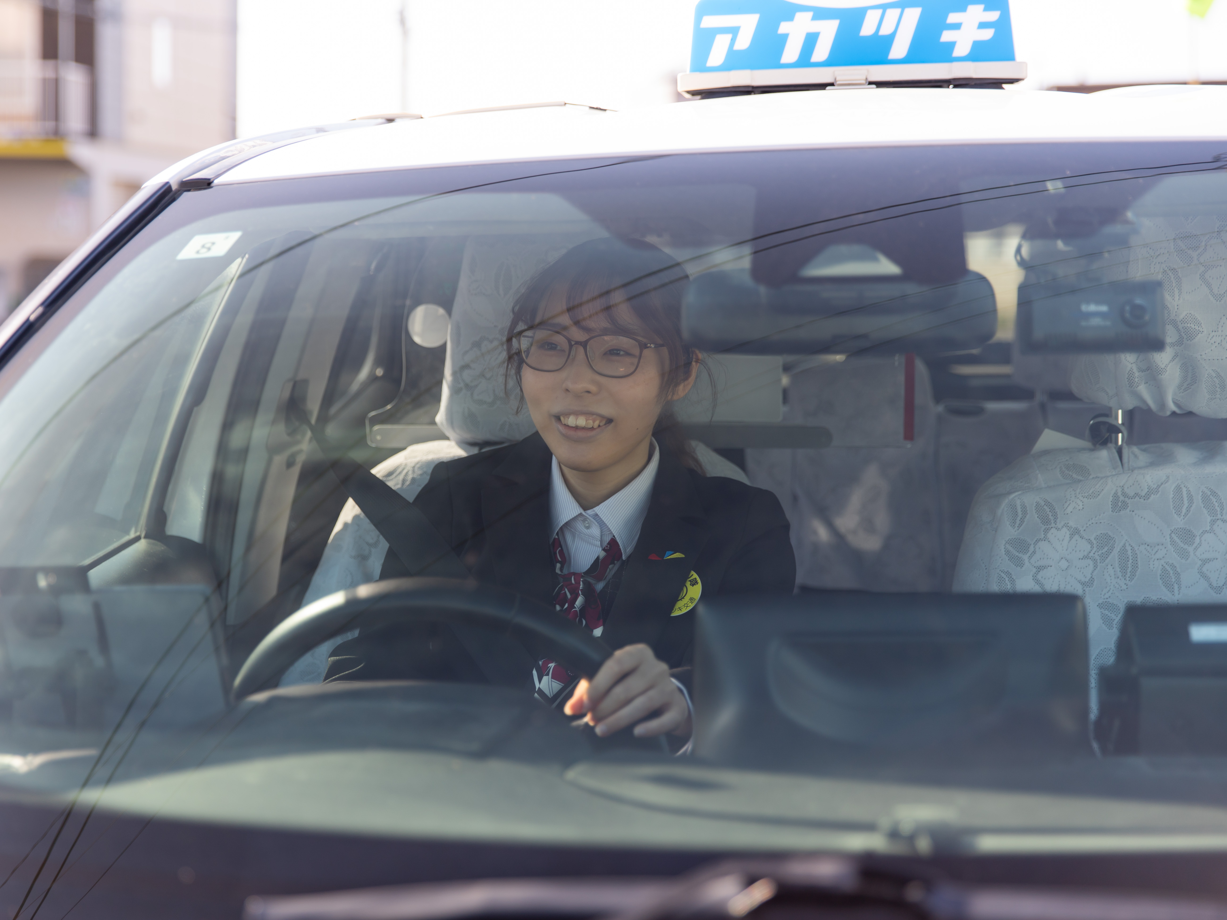 特別な運転スキルは必要ありません。安全運転でお客様を目的地まで送り届けることが大切です。
不安なことがあれば解消できるまでしっかりサポート致しますので、経験がない方もご安心くださいね♪