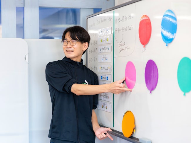 とらくろは、お子さん〜大人まで関わる場所があり、横断的に関わることができます。相手やシーンによって、どのように関わるのがベストか考えながら働けるので、自分自身の学びにもつながります。